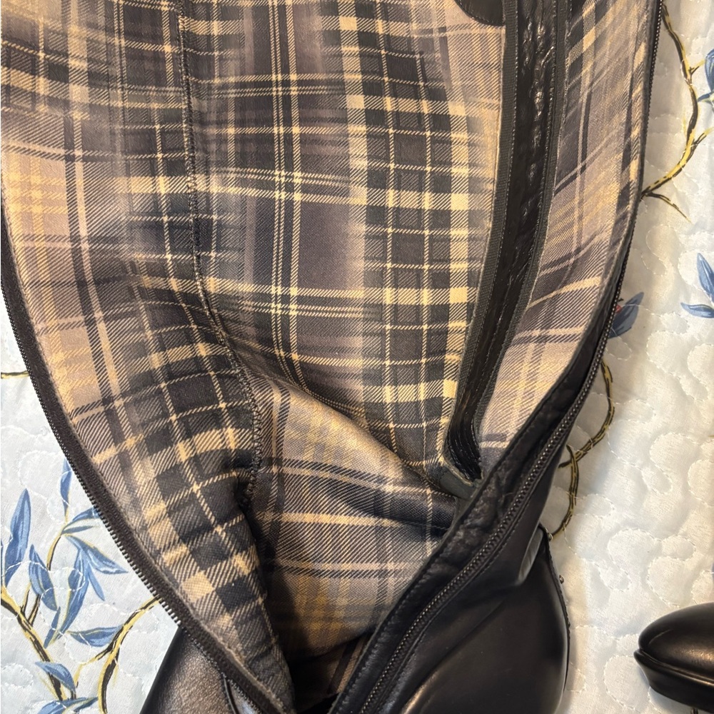 AQUATALIA BOOTS, PRE OWNED - Picture 9 of 11